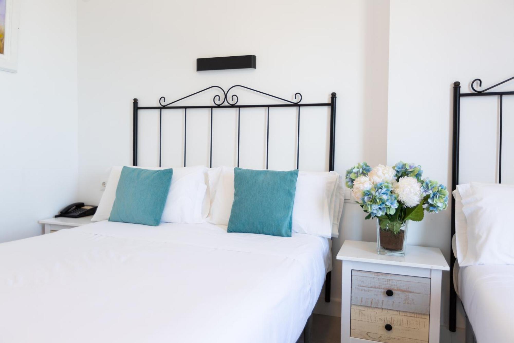 Hotel Mediterraneo By Croma Estepona Buitenkant foto