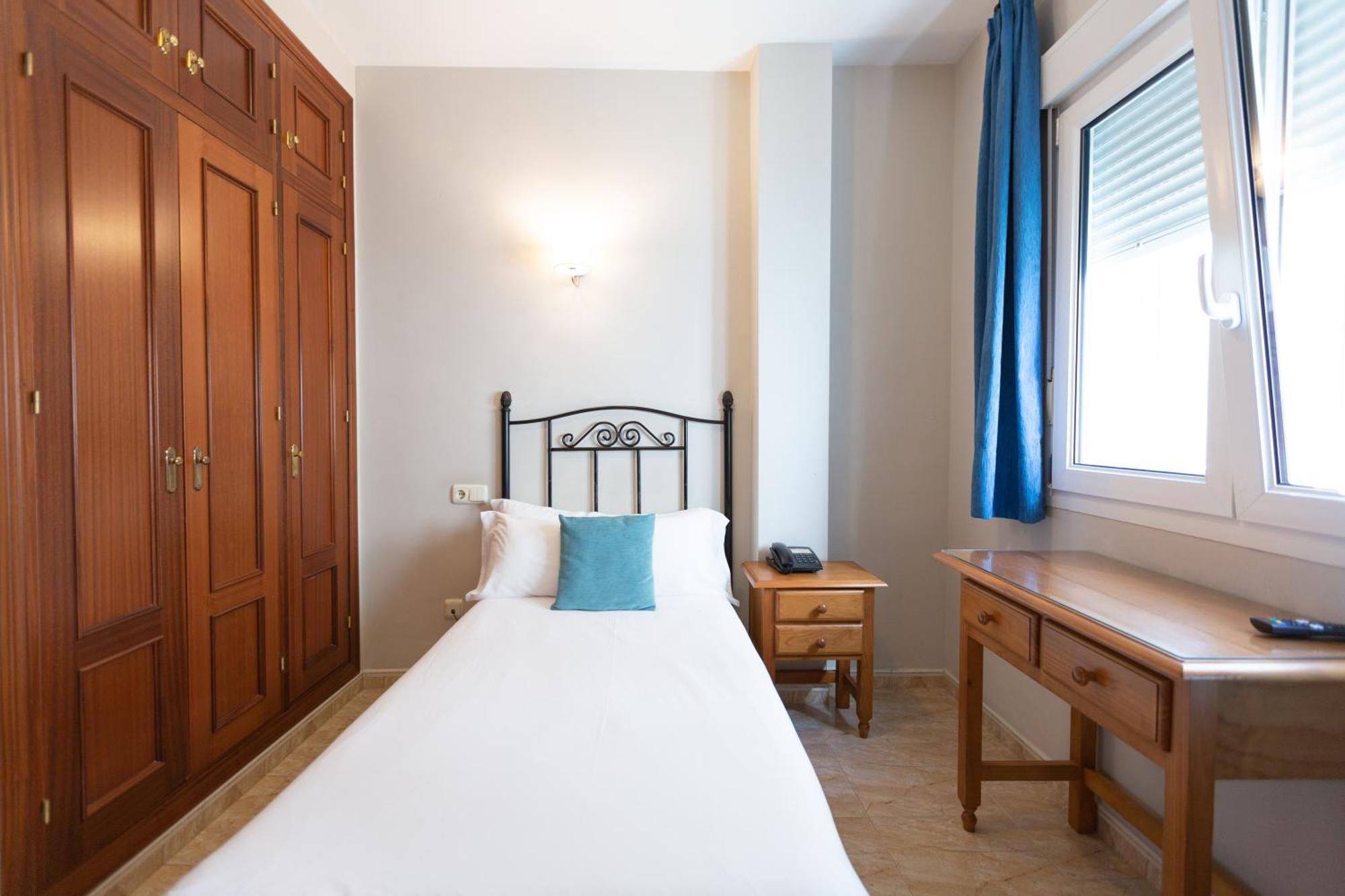 Hotel Mediterraneo By Croma Estepona Buitenkant foto