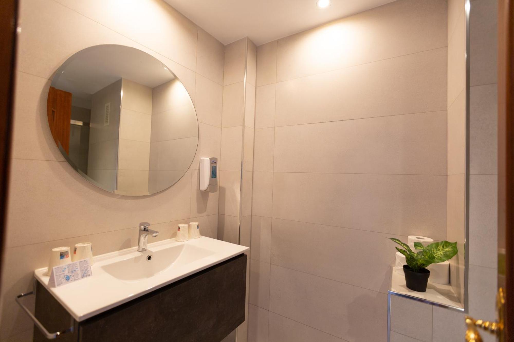 Hotel Mediterraneo By Croma Estepona Buitenkant foto